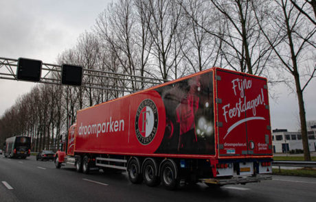 Droomparken vrachtwagen achter